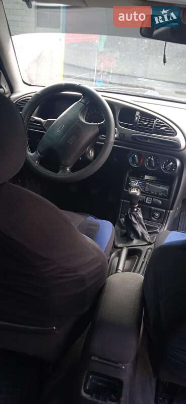 Седан Ford Mondeo 1998 в Новом Роздоле