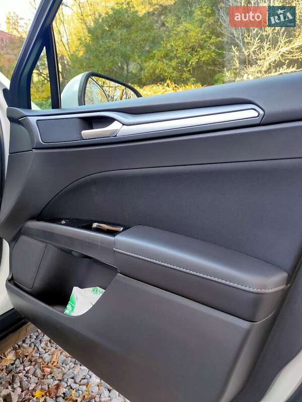 Седан Ford Mondeo 2016 в Киеве