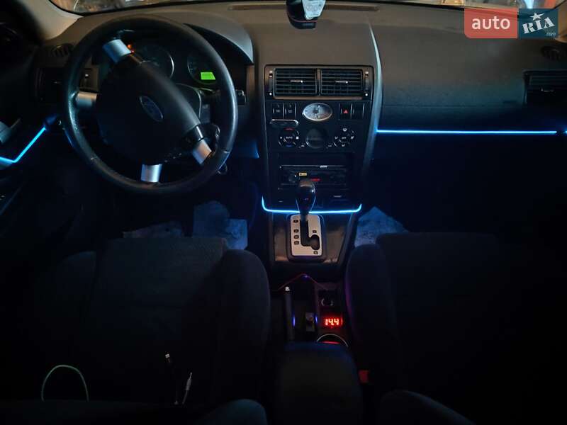 Лифтбек Ford Mondeo 2002 в Черновцах