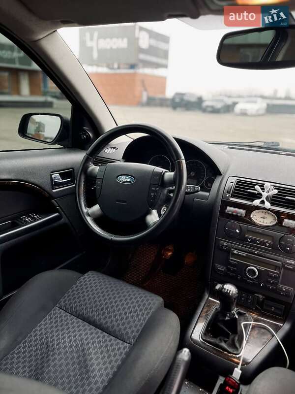 Лифтбек Ford Mondeo 2004 в Киеве