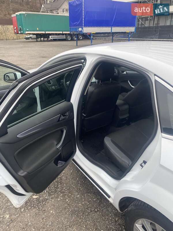 Седан Ford Mondeo 2011 в Тернополі