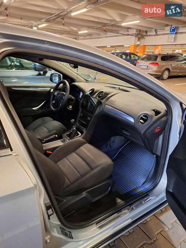 Универсал Ford Mondeo 2011 в Ужгороде