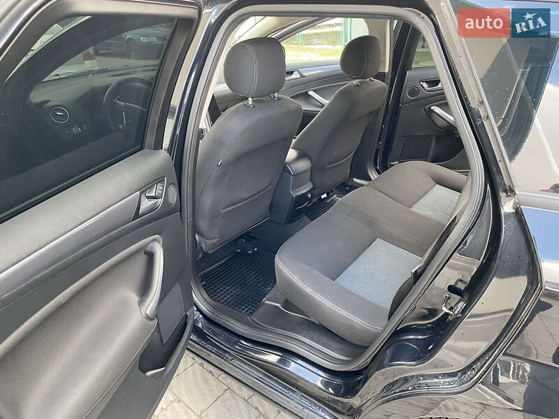 Універсал Ford Mondeo 2011 в Дубровиці