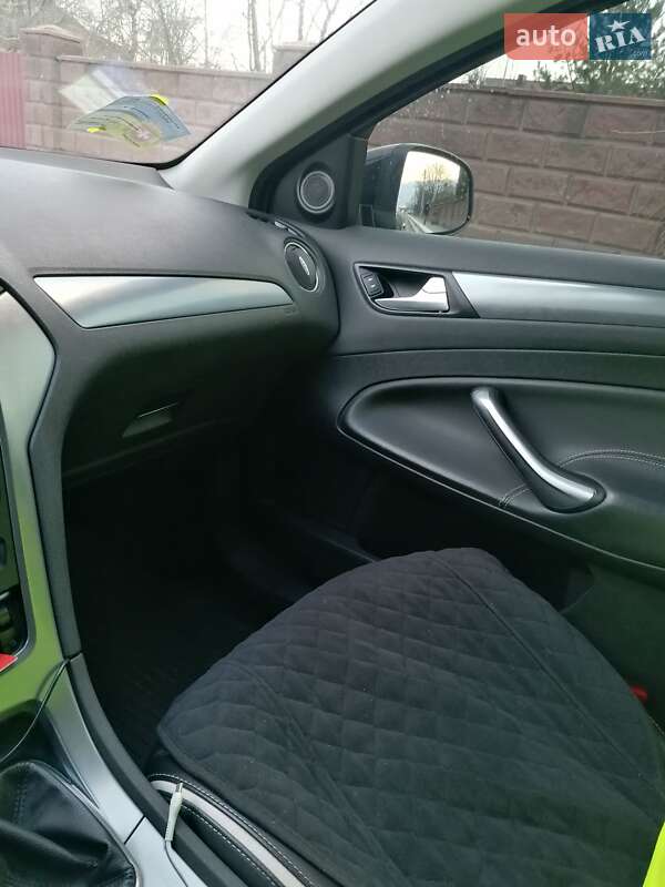 Универсал Ford Mondeo 2014 в Остроге