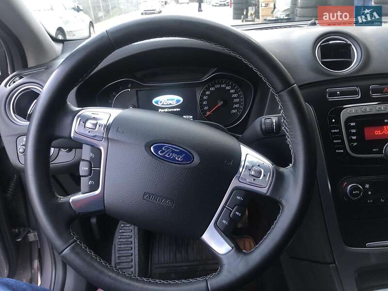 Седан Ford Mondeo 2012 в Гайвороне