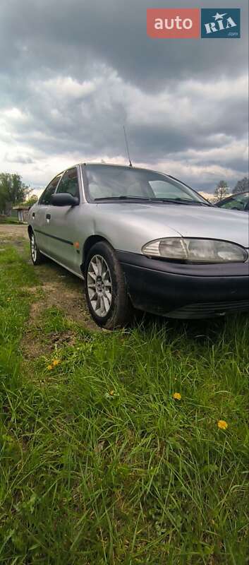 Седан Ford Mondeo 1993 в Дрогобыче