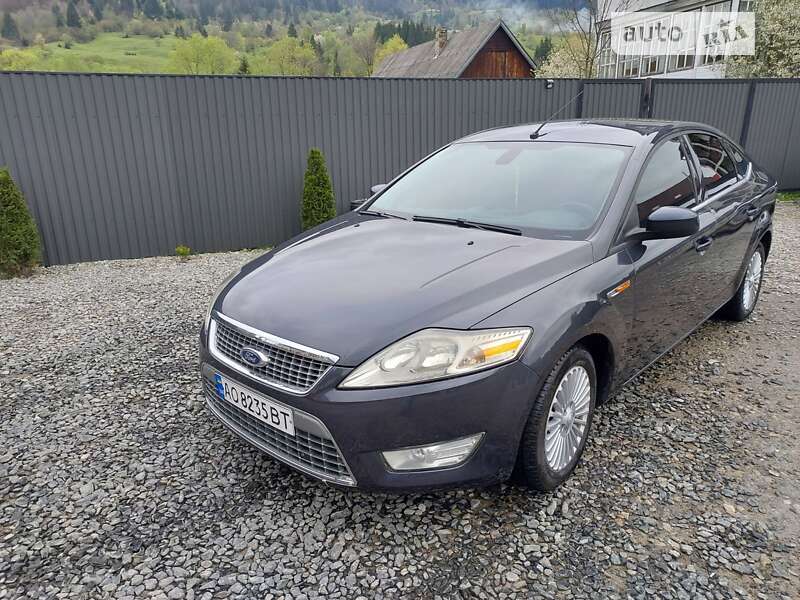 Седан Ford Mondeo 2010 в Рахове