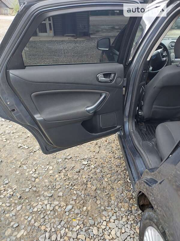 Седан Ford Mondeo 2010 в Рахове