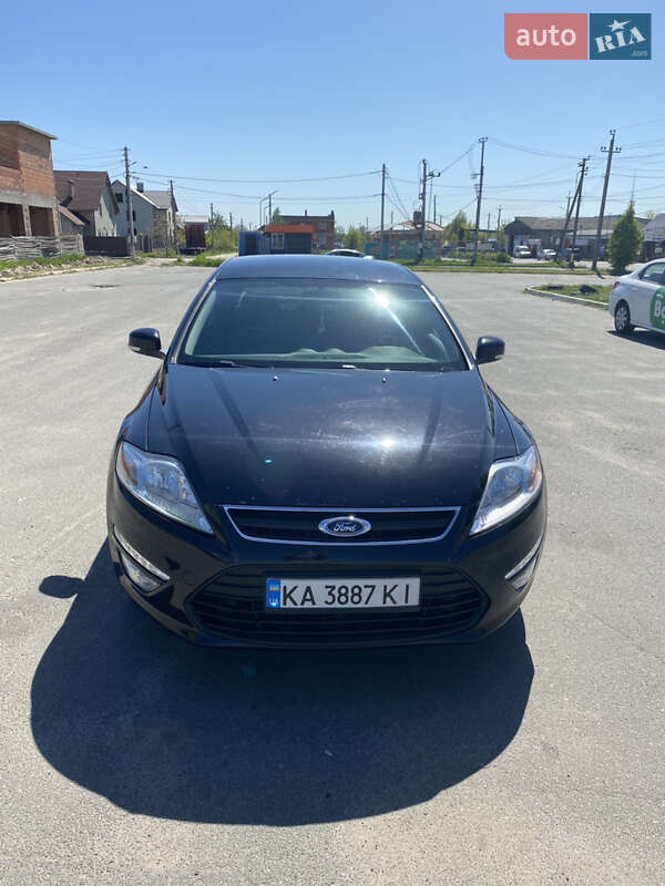 Седан Ford Mondeo 2012 в Буче