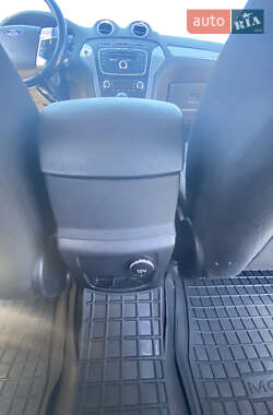 Седан Ford Mondeo 2012 в Буче