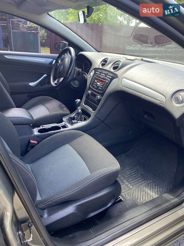 Седан Ford Mondeo 2012 в Новых Санжарах