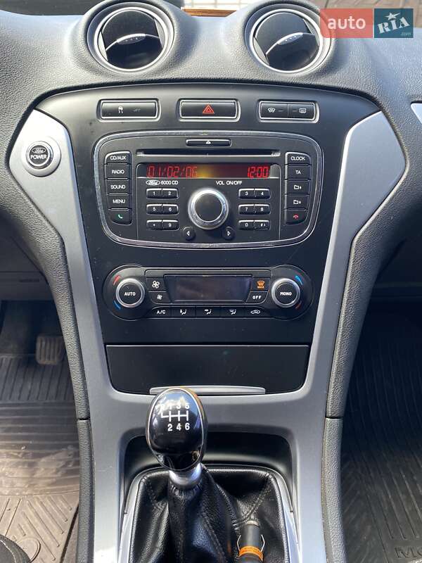 Седан Ford Mondeo 2012 в Новых Санжарах