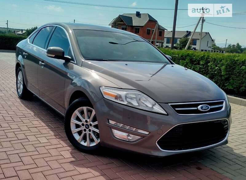 Седан Ford Mondeo 2012 в Хусте