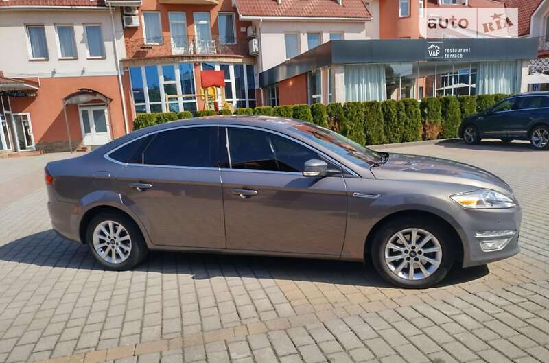 Седан Ford Mondeo 2012 в Хусте
