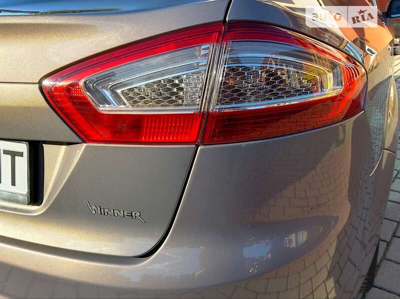 Седан Ford Mondeo 2012 в Хусте