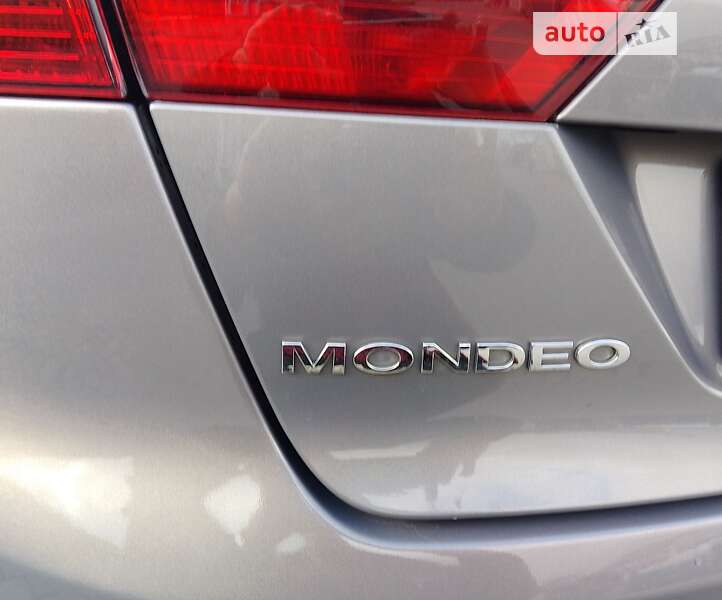 Седан Ford Mondeo 2012 в Хусте