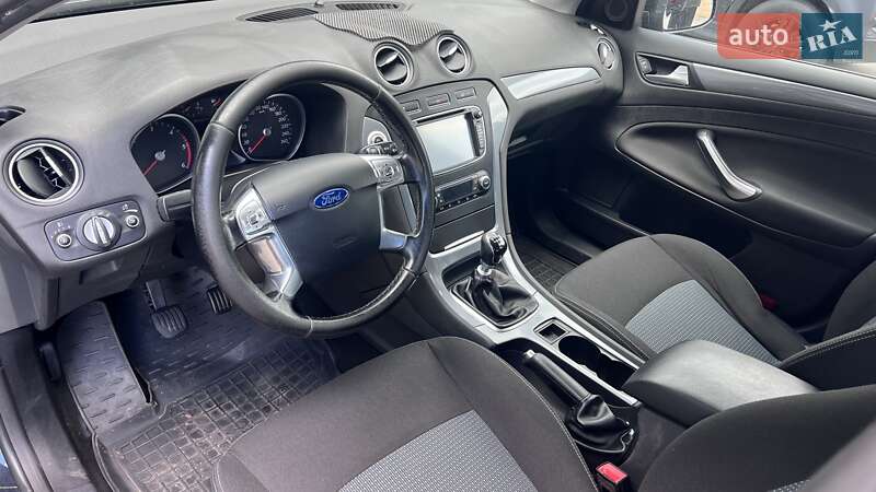 Седан Ford Mondeo 2013 в Сумах