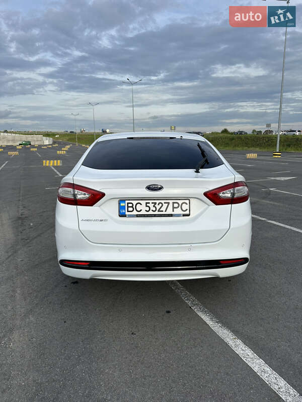 Седан Ford Mondeo 2015 в Львове