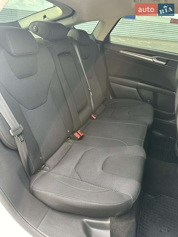 Седан Ford Mondeo 2015 в Львове