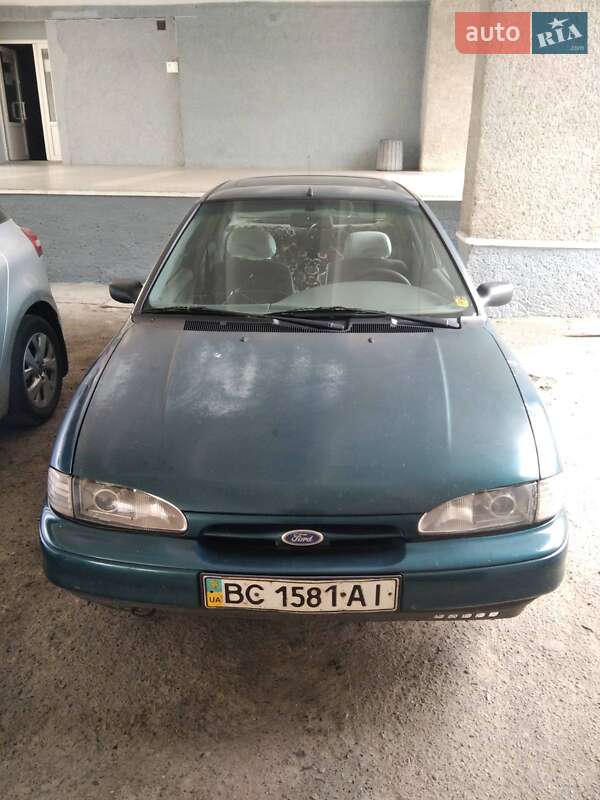 Седан Ford Mondeo 1994 в Новояворовске