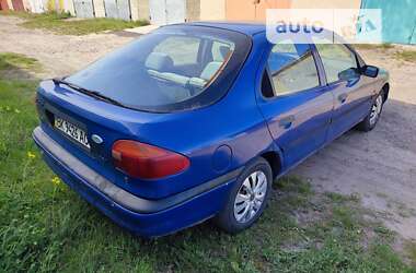 Седан Ford Mondeo 1994 в Сарнах