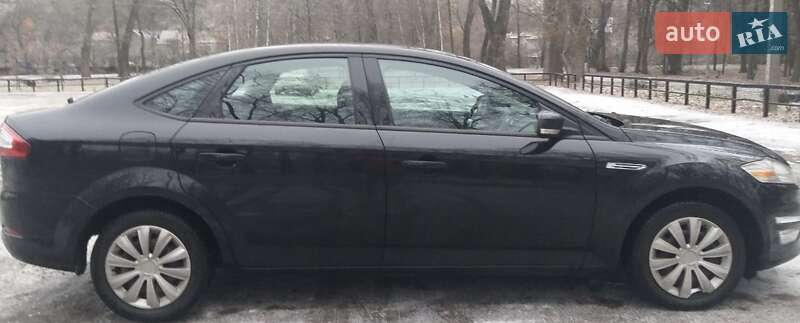 Седан Ford Mondeo 2013 в Сумах
