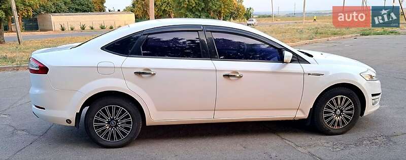 Седан Ford Mondeo 2010 в Лозовой