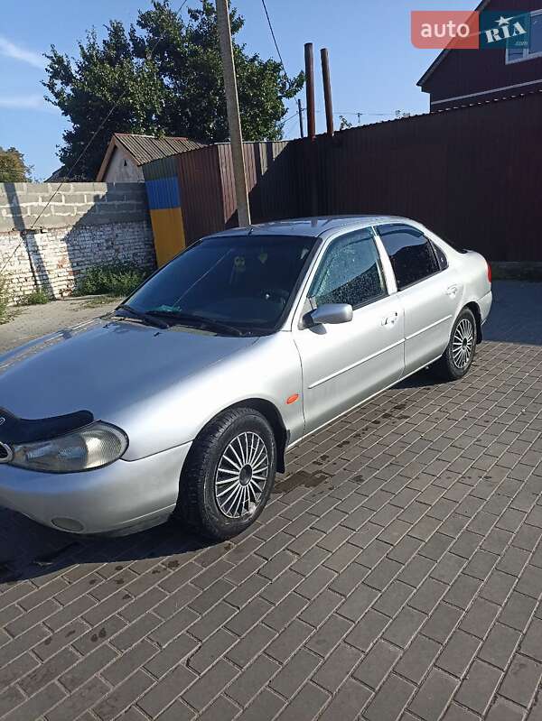 Лифтбек Ford Mondeo 1998 в Малине