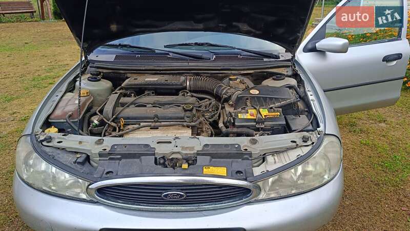 Седан Ford Mondeo 1998 в Долине