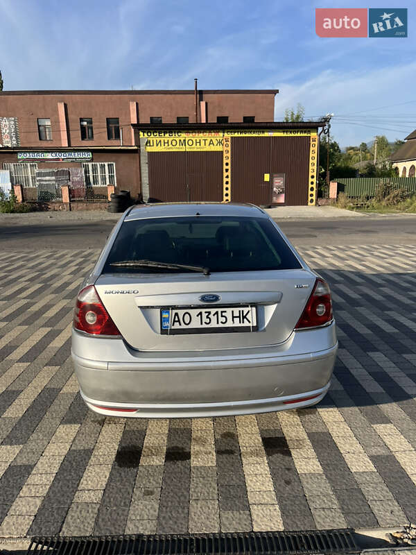 Седан Ford Mondeo 2006 в Сваляве