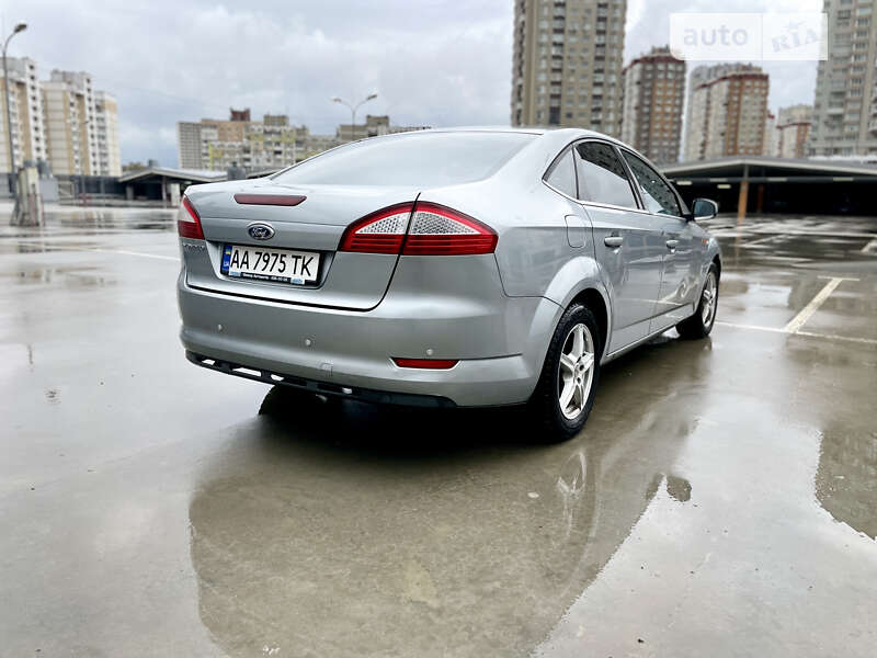 Седан Ford Mondeo 2010 в Киеве