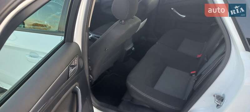 Ліфтбек Ford Mondeo 2013 в Львові