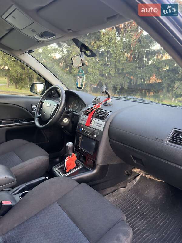 Седан Ford Mondeo 2005 в Дубні