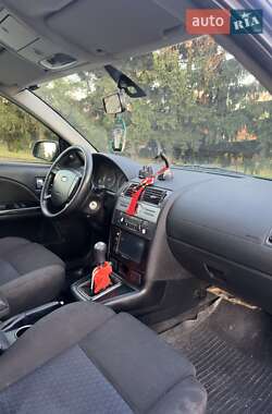 Седан Ford Mondeo 2005 в Дубно