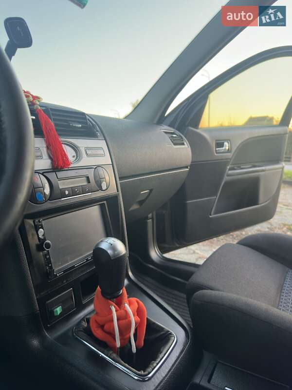 Седан Ford Mondeo 2005 в Дубні
