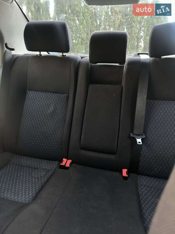 Седан Ford Mondeo 2005 в Дубні