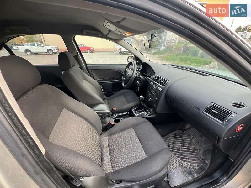 Лифтбек Ford Mondeo 2004 в Ладыжине