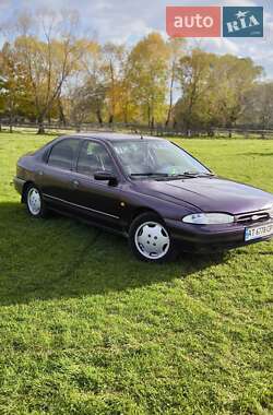 Седан Ford Mondeo 1995 в Надворной