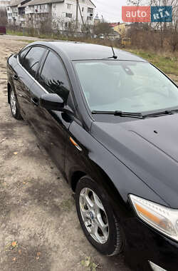 Седан Ford Mondeo 2010 в Золочеві