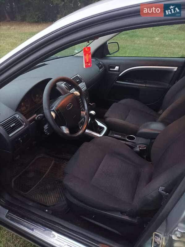 Універсал Ford Mondeo 2004 в Чернівцях