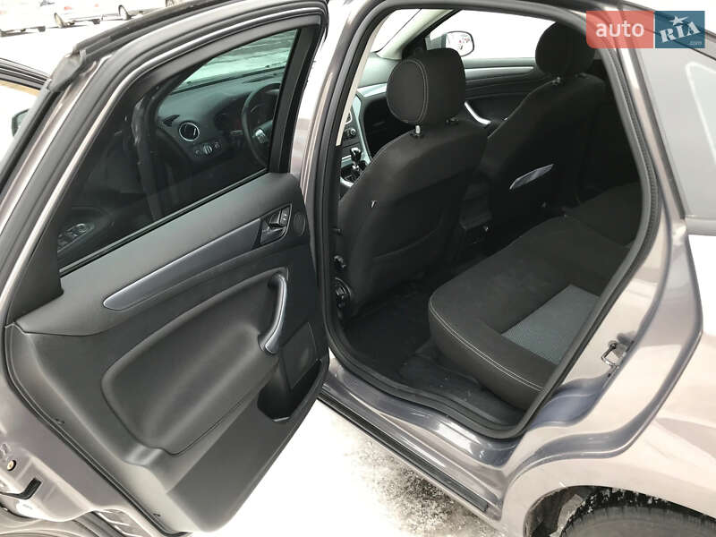 Седан Ford Mondeo 2011 в Киеве