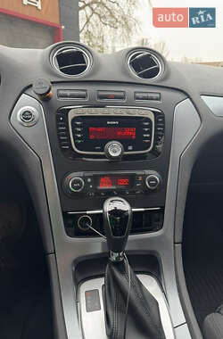 Седан Ford Mondeo 2012 в 