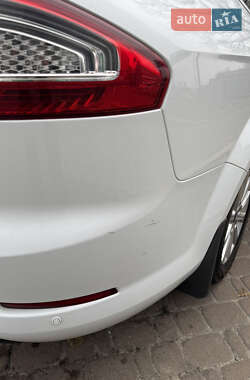 Седан Ford Mondeo 2012 в 