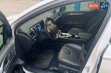 Седан Ford Mondeo 2015 в 
