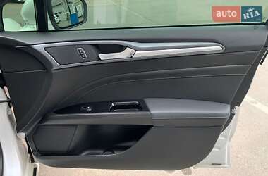 Седан Ford Mondeo 2015 в 