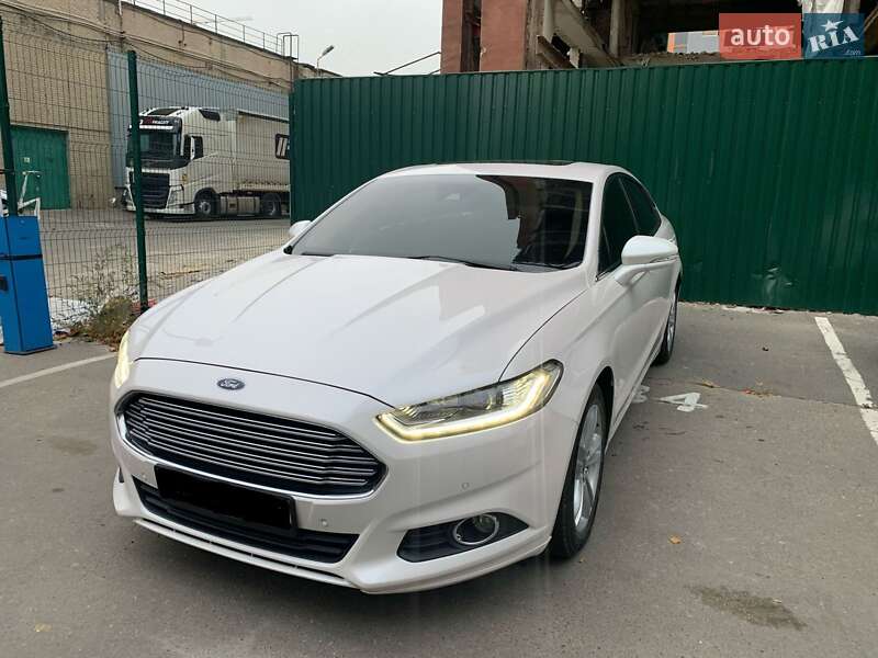 Седан Ford Mondeo 2015 в 