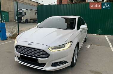 Седан Ford Mondeo 2015 в 