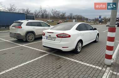 Седан Ford Mondeo 2012 в Дубровиці