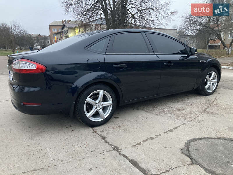 Седан Ford Mondeo 2010 в Варві