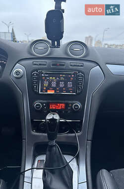 Седан Ford Mondeo 2012 в 